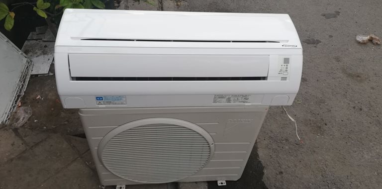 Máy lạnh  Daikin 1,5hp inverter hàng nội địa